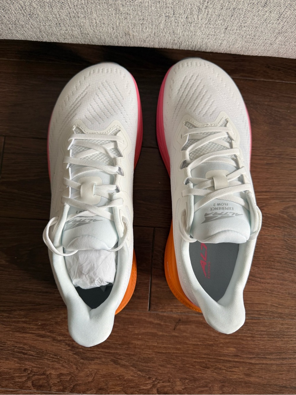 NWT Altra Experience Flow 2 - Picture 2 of 3